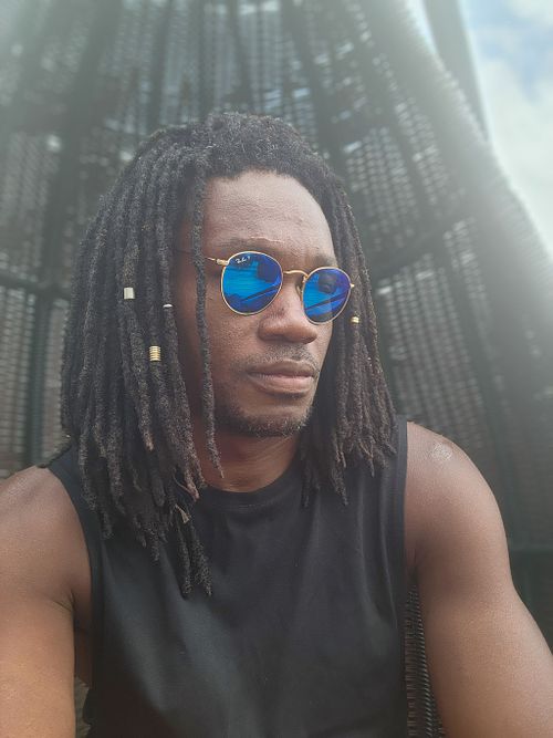 Hey, I&rsquo;m Ozzy Stewart. An editorial portrait photographer based in New York City.