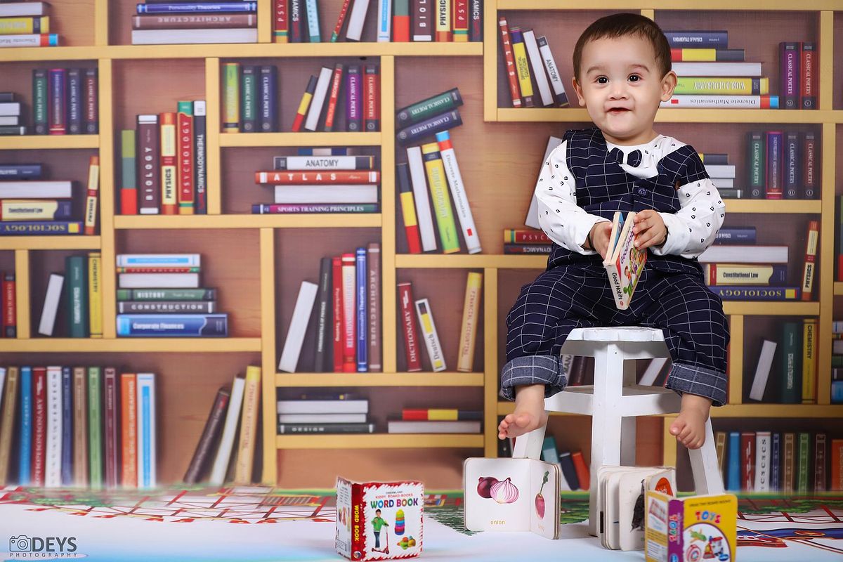 Photoshoot 1st birthday indoor in Gurgaon library theme