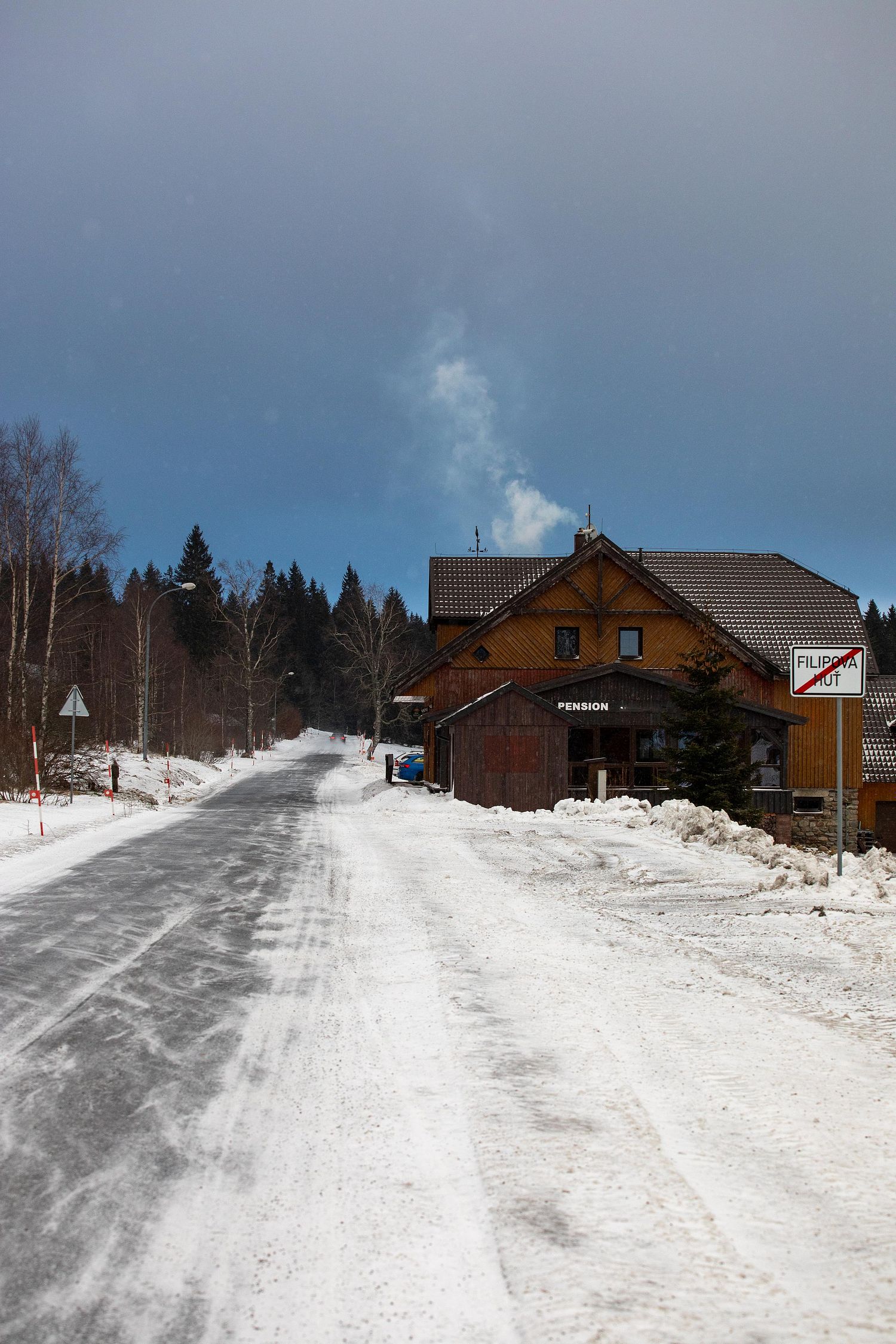 La route a la sortie du village