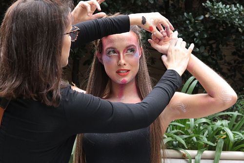 Sou Milla da Mata, beauty artist apaixonada por realçar a beleza de cada mulher, seja no dia a dia ou em seus momentos mais especiais.