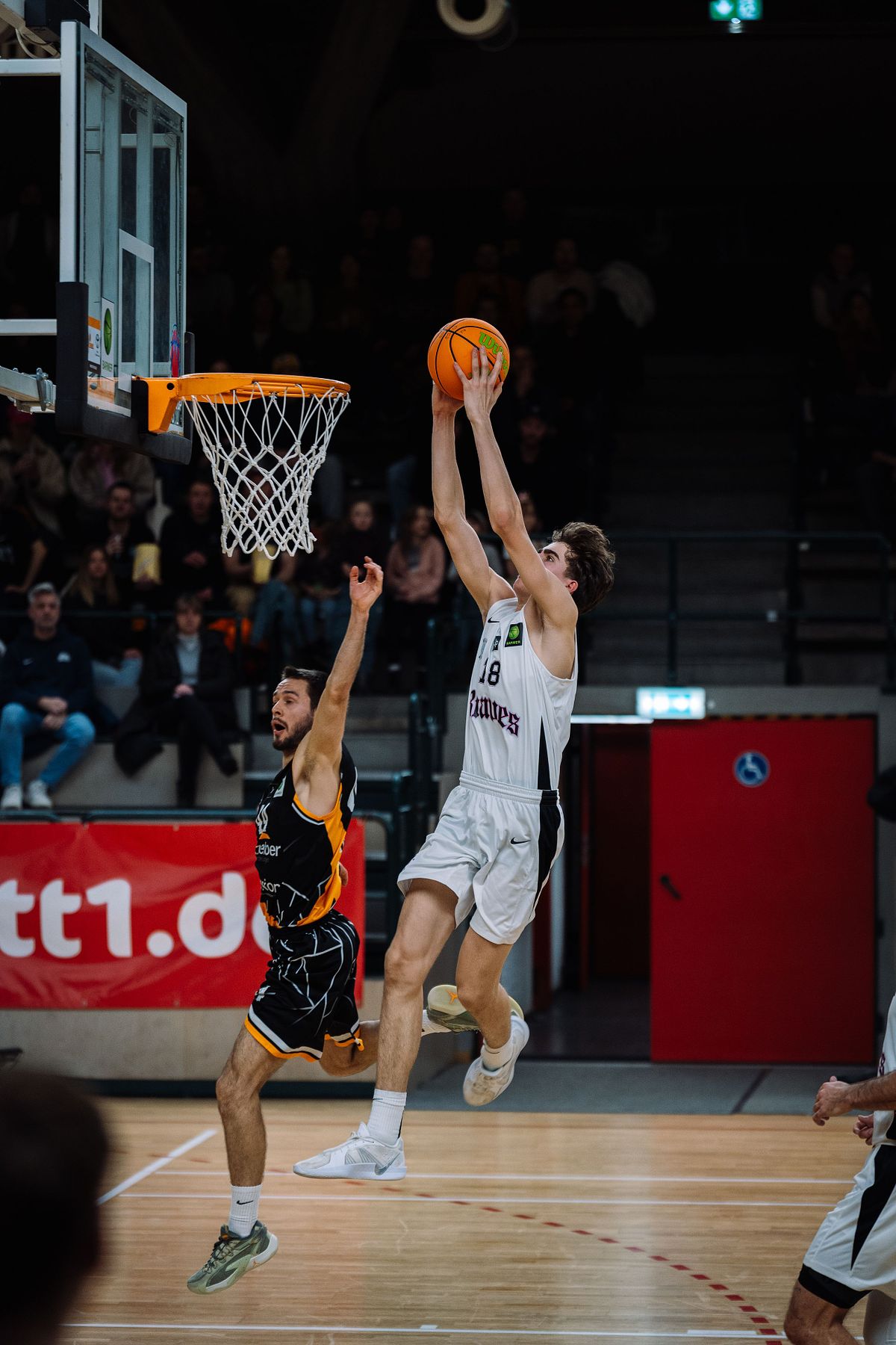 Max Riedel captured doing a dunk