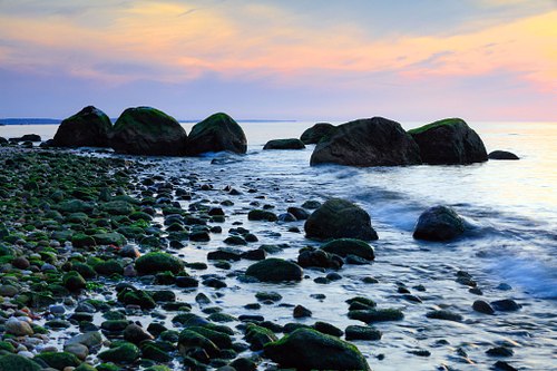 Tide rushing in.