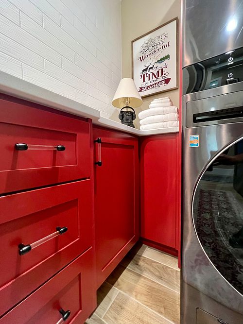 Georgia Bulldogs themed custom cabinets in laundry room