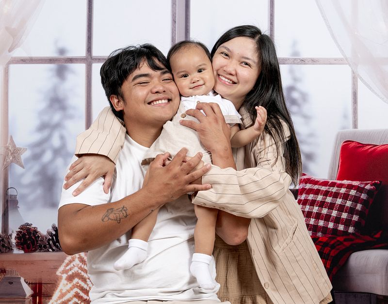 Arian's Family Christmas Mini Photoshoot