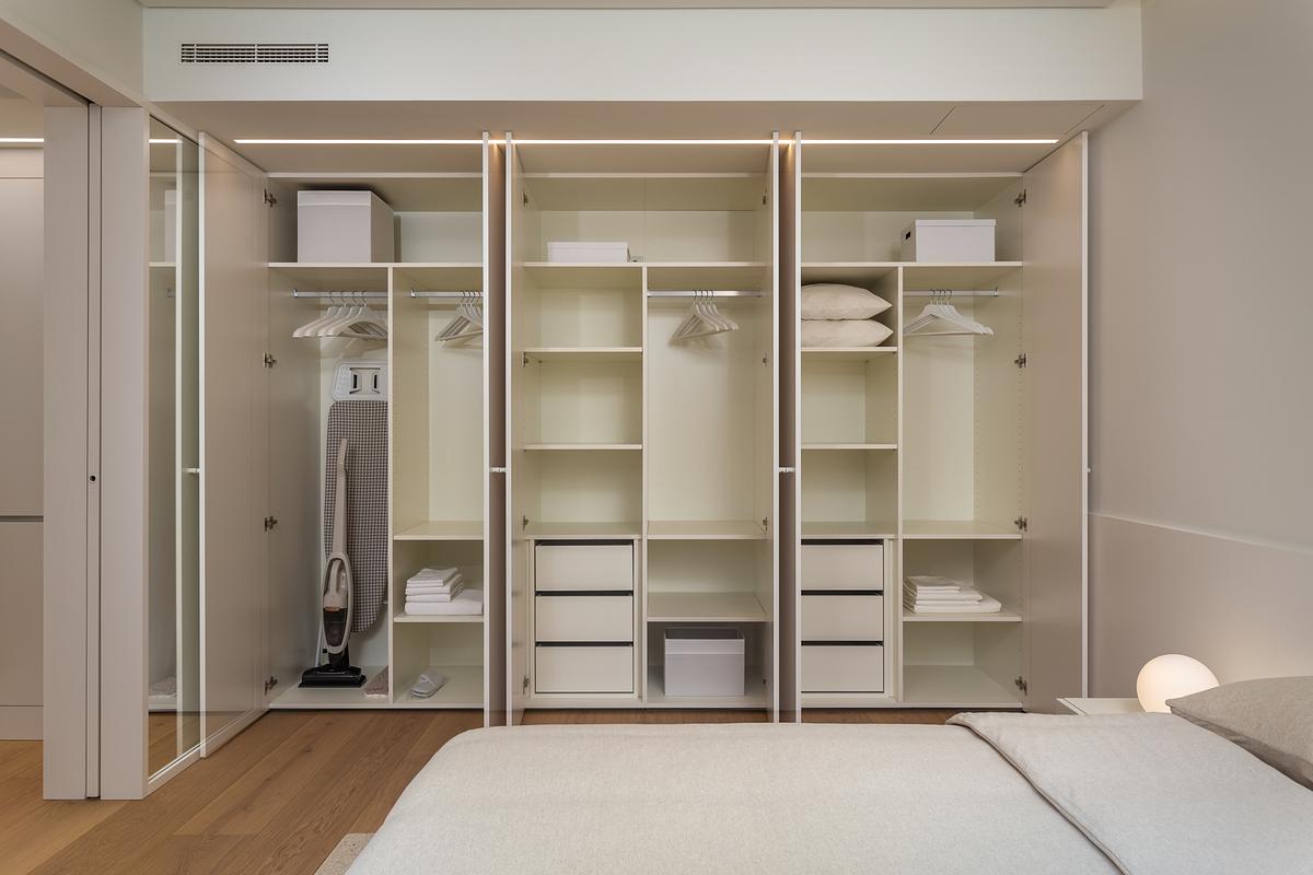 Fotografia de no Apartamento Reabilitado na Av. Roma, Lisboa, projeto do ATELI&Ecirc; 22.