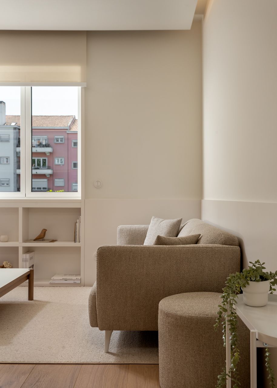 Fotografia de no Apartamento Reabilitado na Av. Roma, Lisboa, projeto do ATELI&Ecirc; 22.