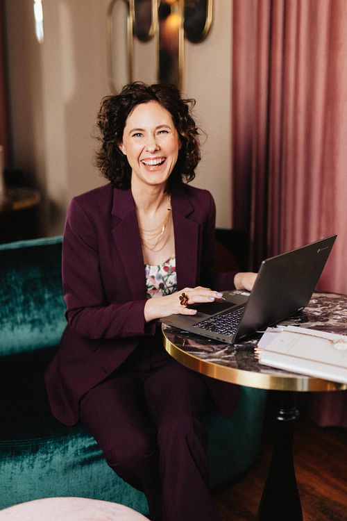 Omdat ik wil dat je straks naar die foto's kijkt en denkt:      sh*t, ben ik dat?