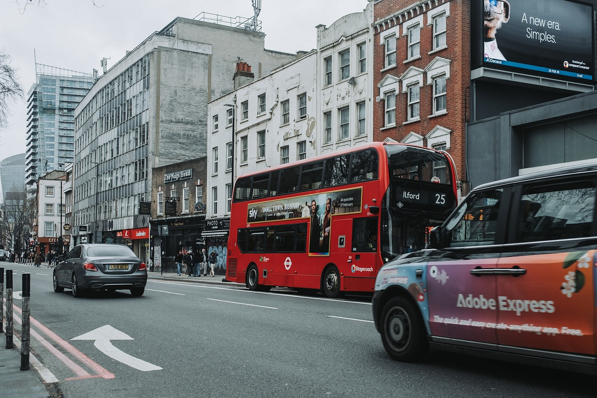London bus in commercial road