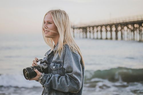 Nirvana Woods is a talented portrait and lifestyle photographer who has been capturing beautiful memories for over two decades.