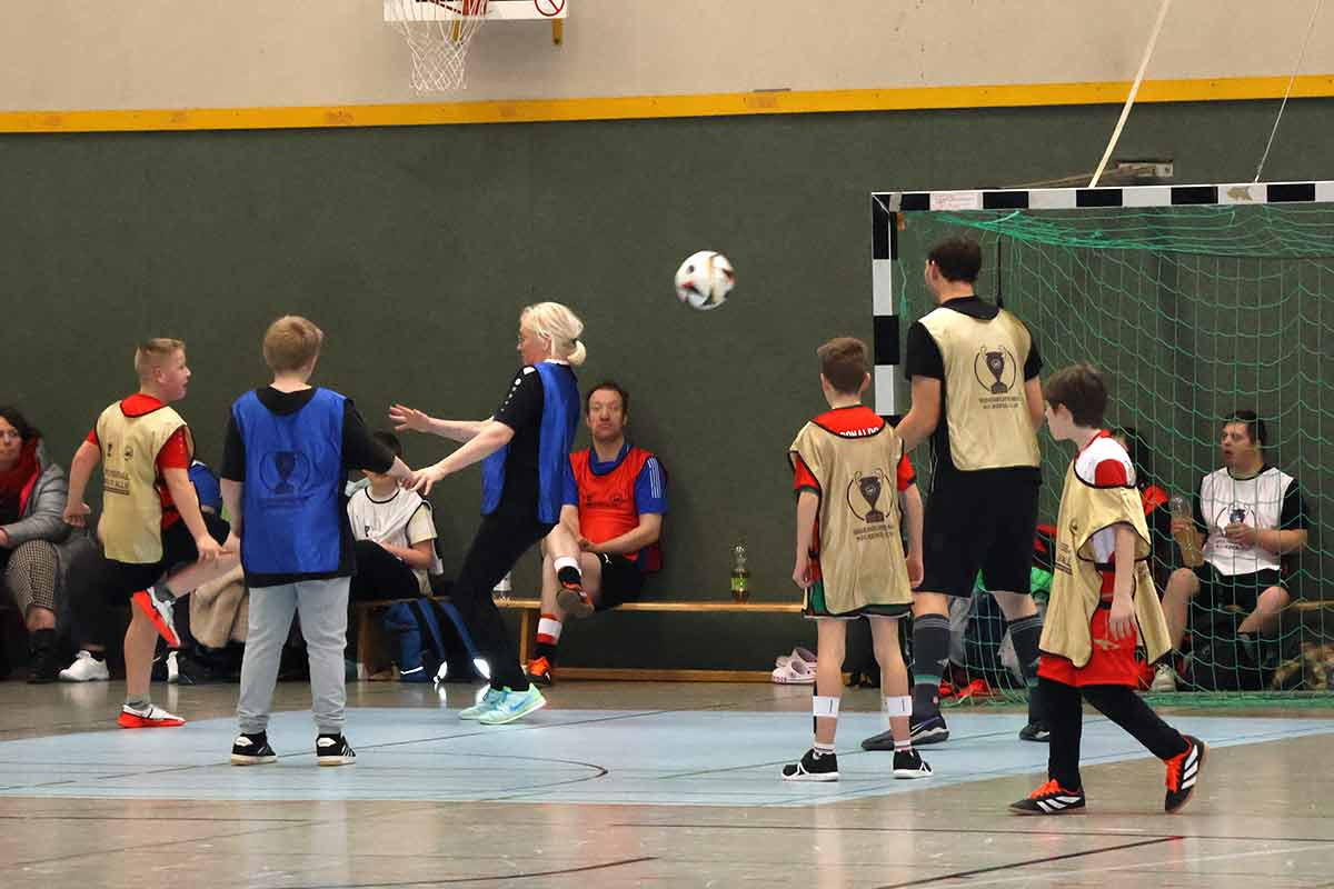 Tolle  gemeinsame Aktionen beim Fußball, was von allen gemeinsam gefeiert wurde