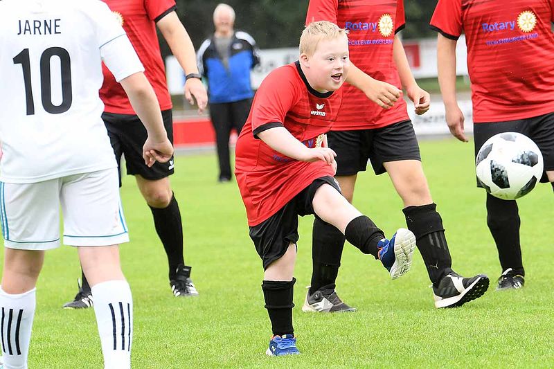 Benefiz-Fußballspiele: Gemeinsam für den guten Zweck kicken