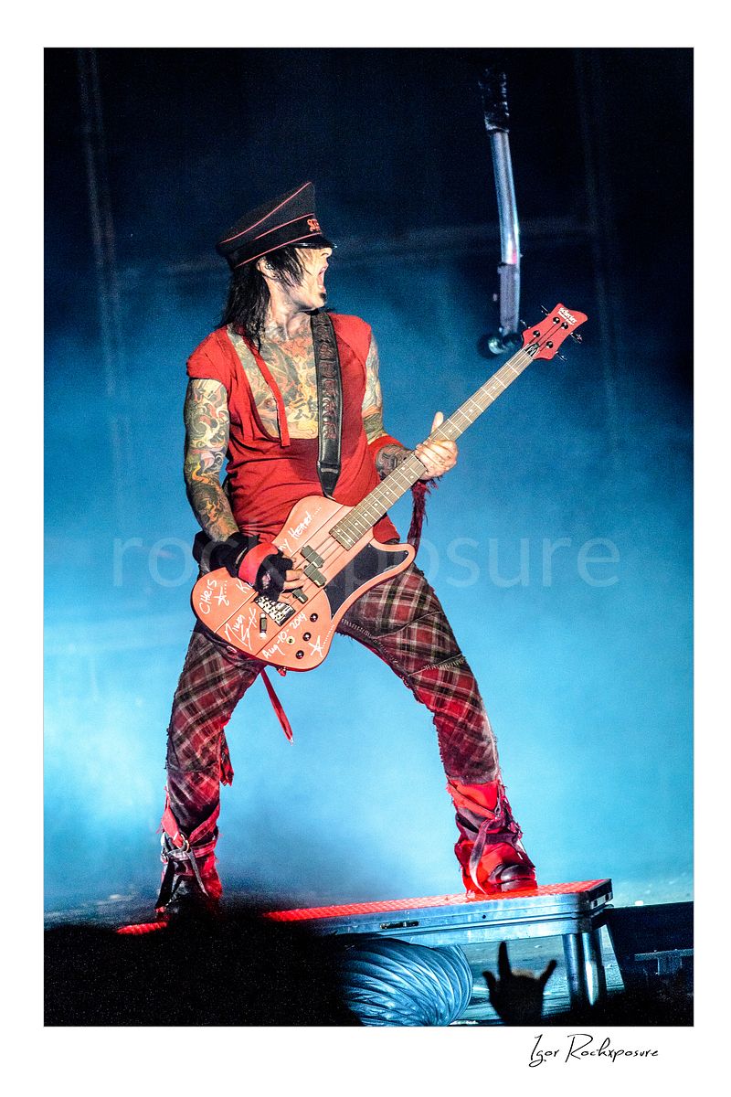 MOTLEY CRUE