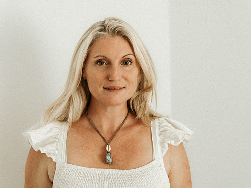 Hey! I'm Hannah Willis, a passionate lifestyle photographer based in the picturesque landscapes of Orba - Alicante.