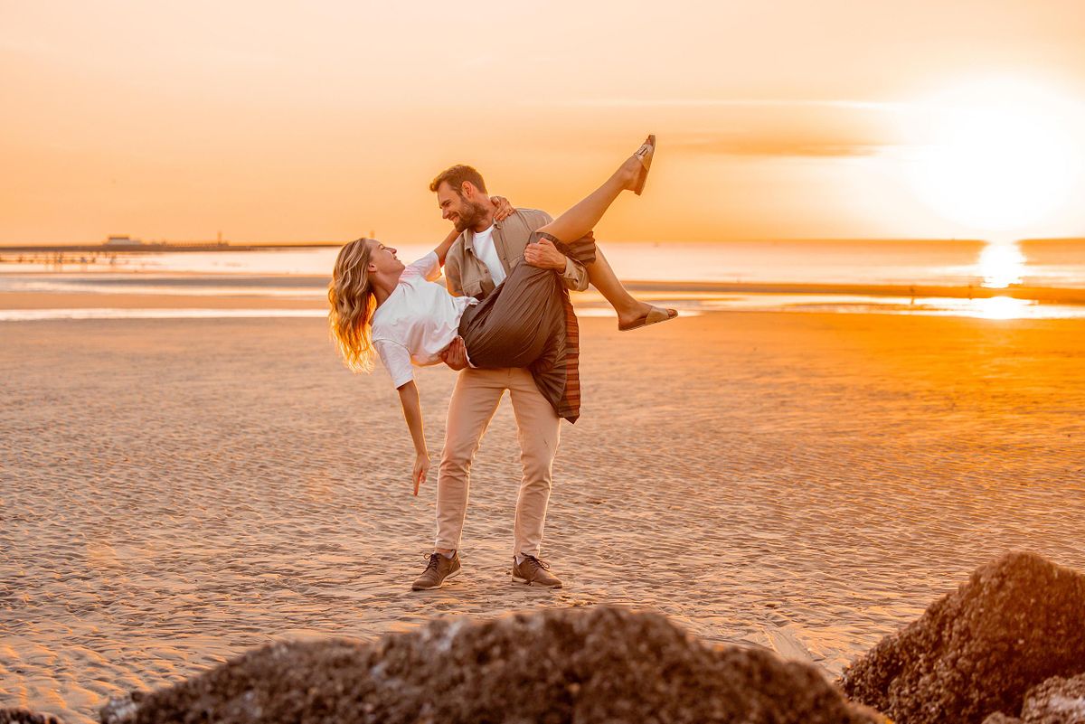 fotoshoot tijdens golden hour van een koppel