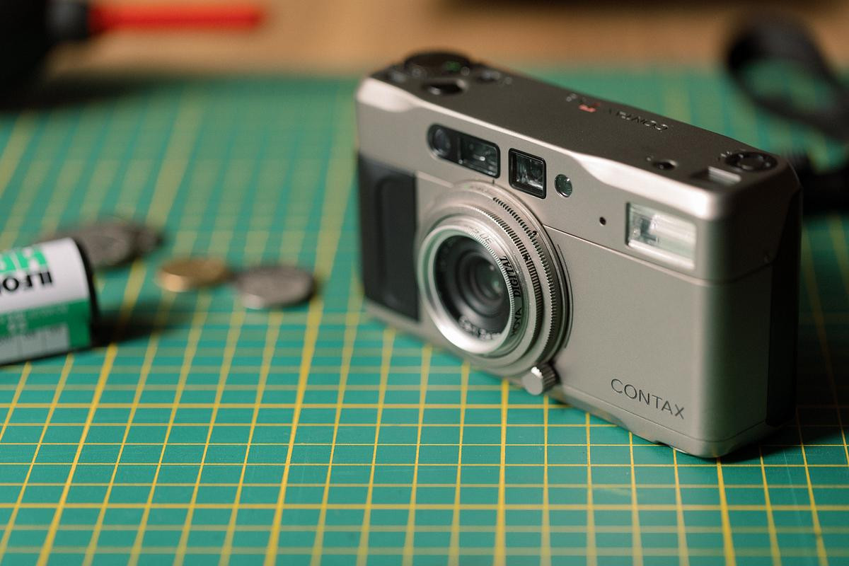CONTAX T VS