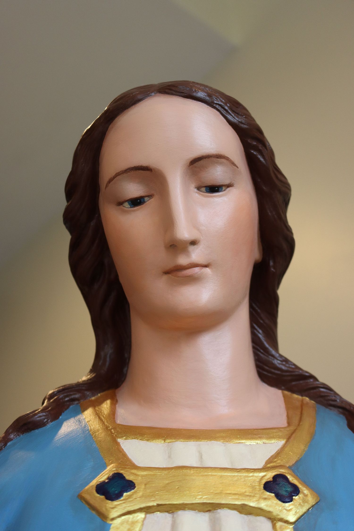Mary statue's restored face from a little farther away