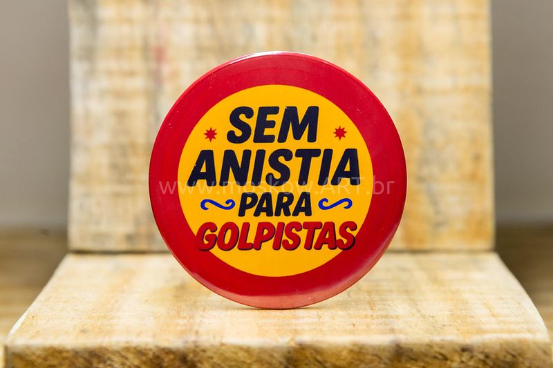 Botom e Imã "Sem anistia para golpistas"