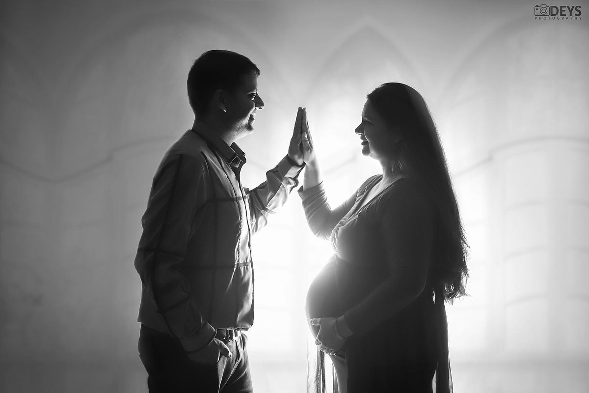 Silhouette pregnancy photoshoot with husband