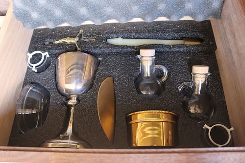 custom storage of all that is necessary for the use of the portable altar for Mass