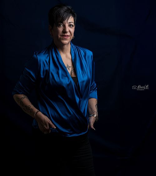 lowlight, frau, studio, portrait