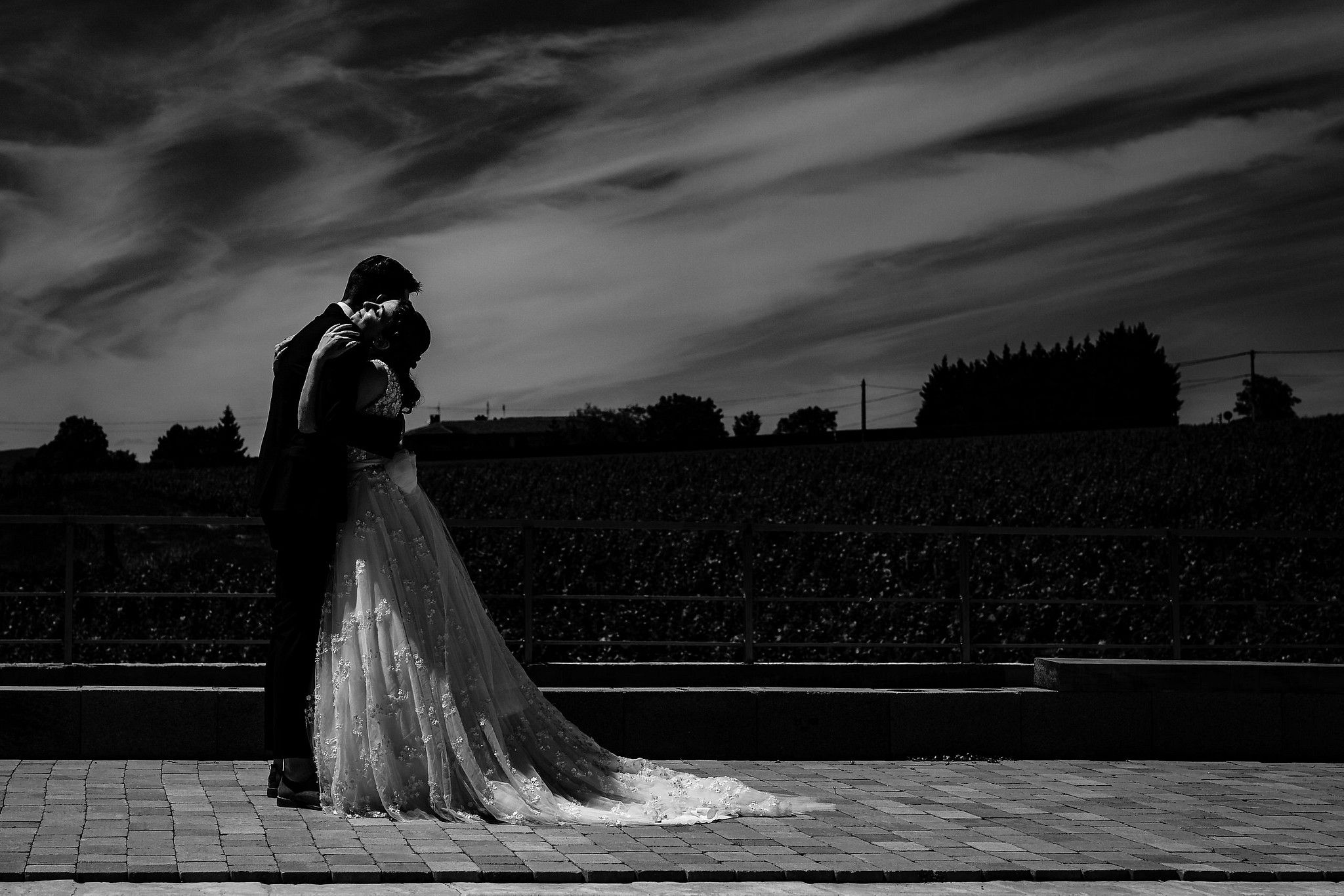 Portrait de couple au ch&acirc;teau de Bagnols captur&eacute; par S&eacute;bastien CLAVEL photographe de Mariage &agrave; Lyon et Gen&egrave;ve