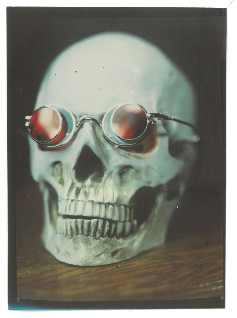 Photographier directement sur papier couleur : un procédé unique qui mêle alchimie et surprise