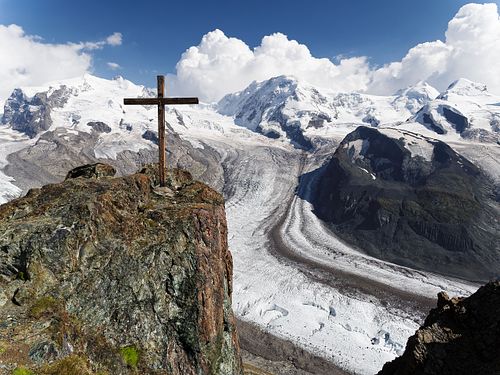 Kreuz über dem Grenzgletscher