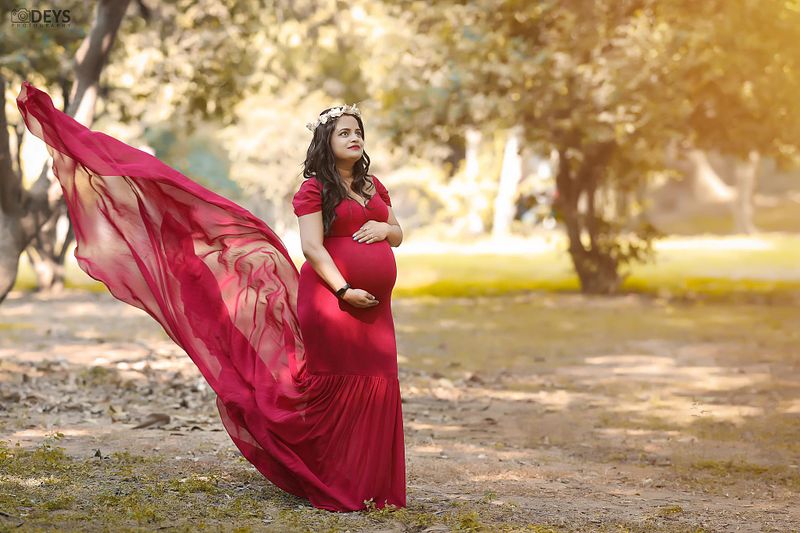 How many weeks should you do a maternity shoot?