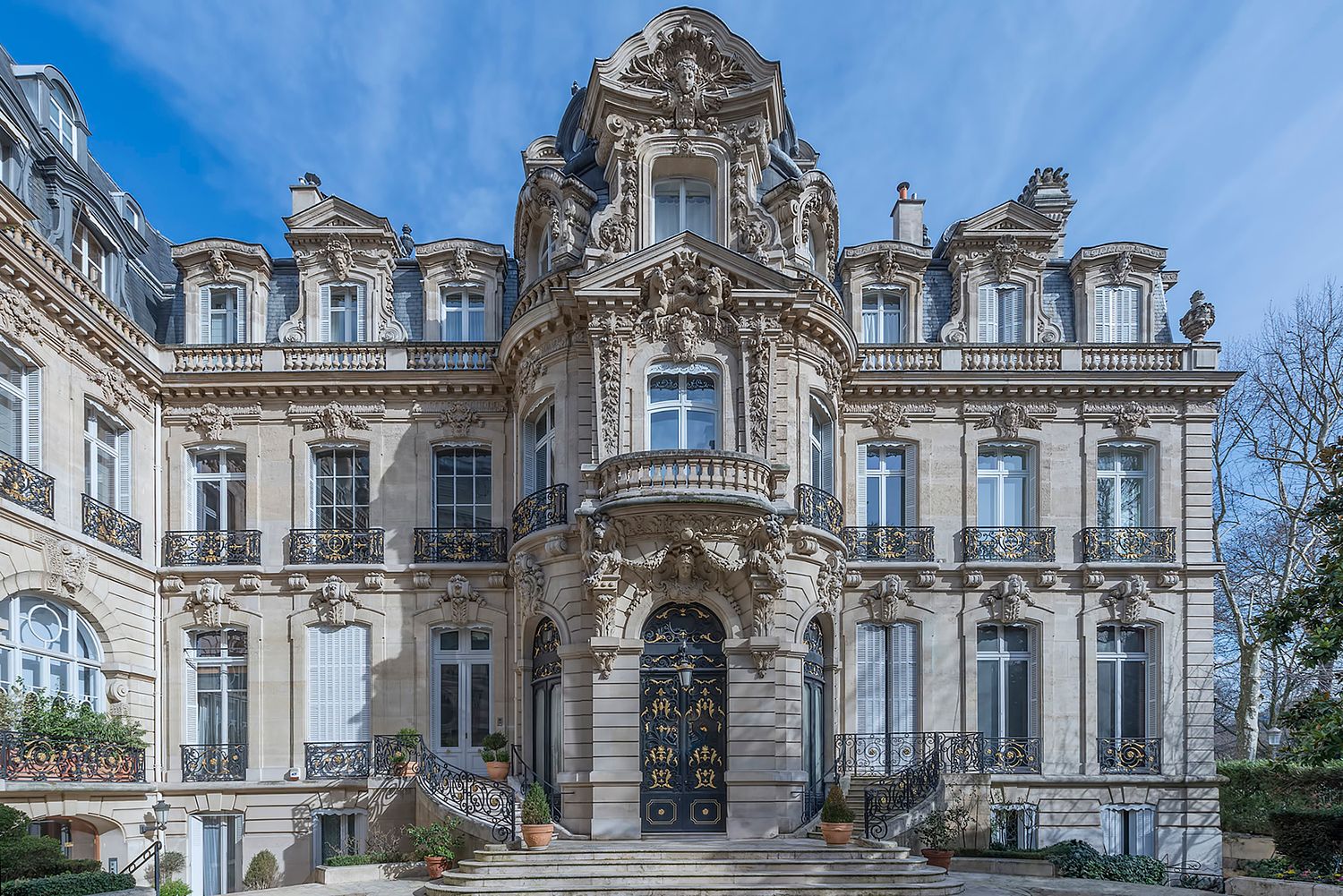 diapo-entree-hotel-particulier-facade-2026.jpg