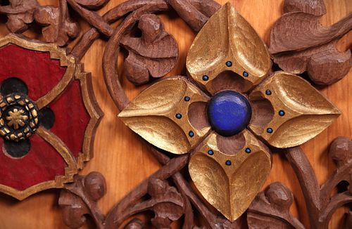 Virgin's bower flower carving