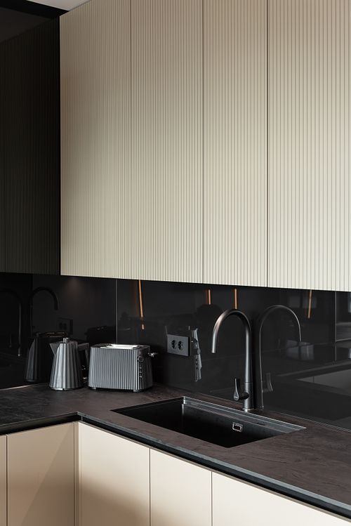 Textures in minimalist kitchen – Scala project”