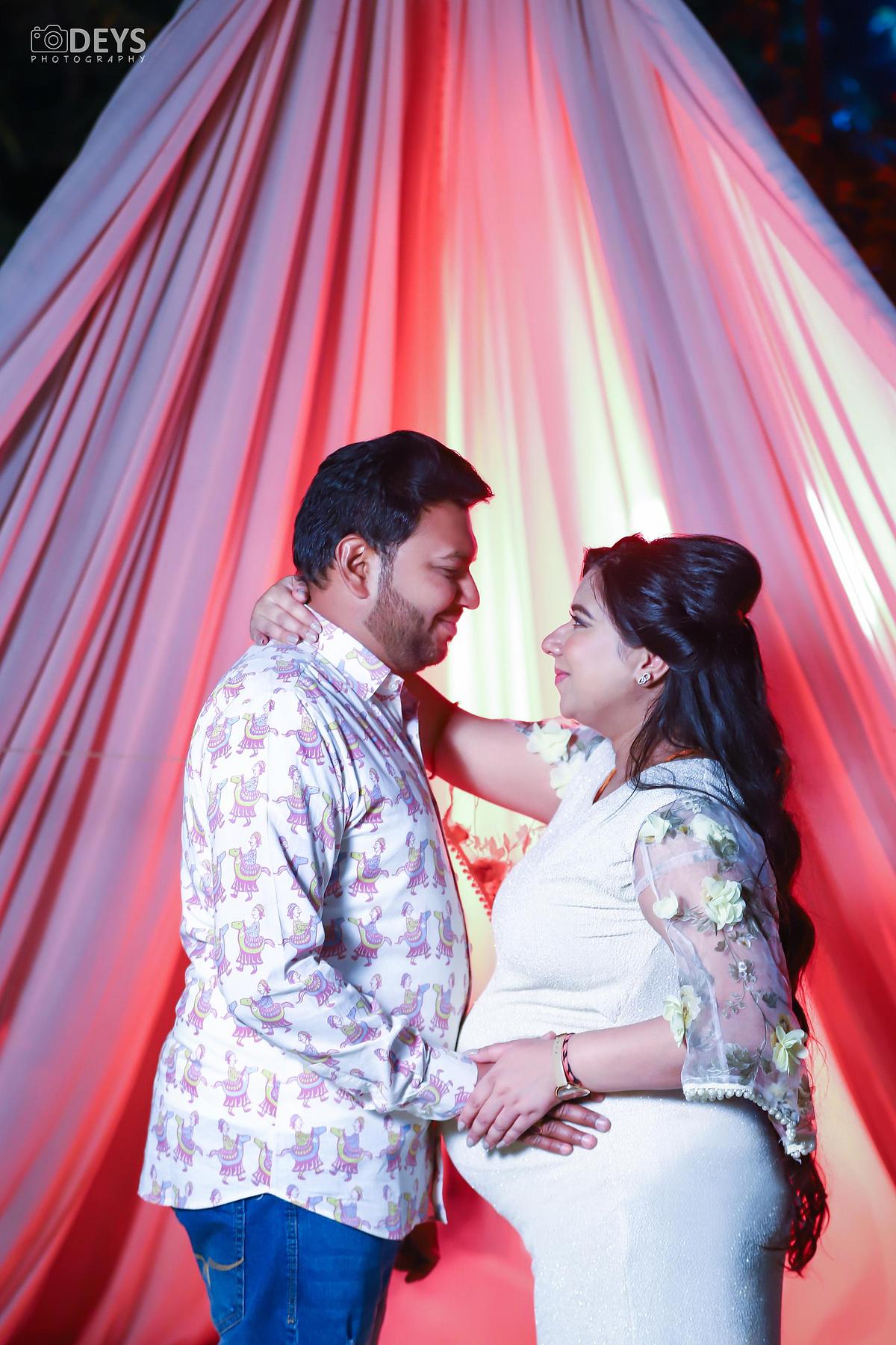 Theme studio maternity photoshoot with husband in Meerut