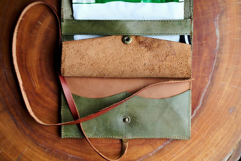 Skins: Pongchau Tobacco Pouch with Guitar Charm (Trifold)
