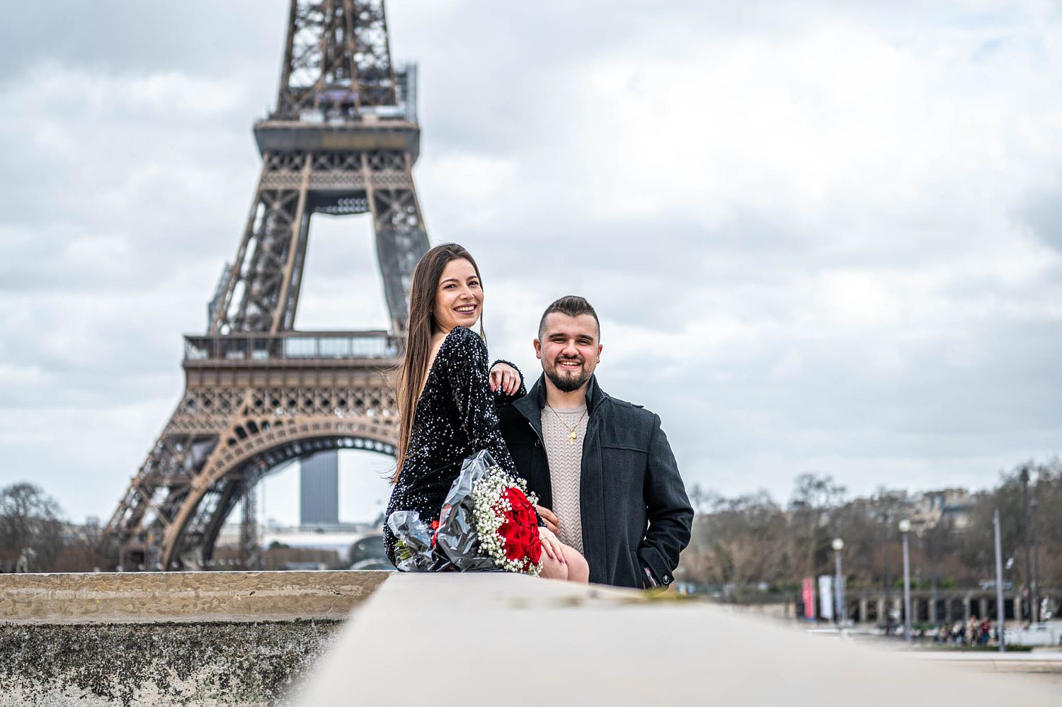 detalhes-eiffel-casal-fotos-paris