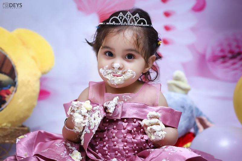 When should you take first birthday pictures?