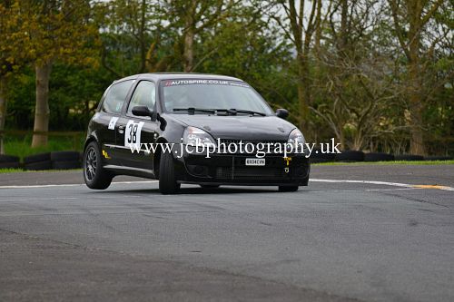 Renault Clio 197 driven by Tony Pickering
