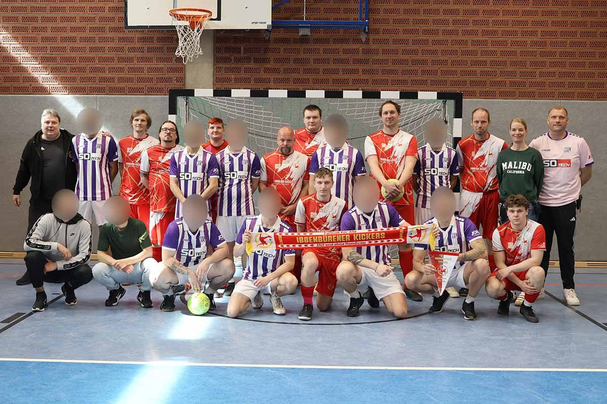Häftlingen der JVA Vechta und Spieler der Ibbenbürener Kickers