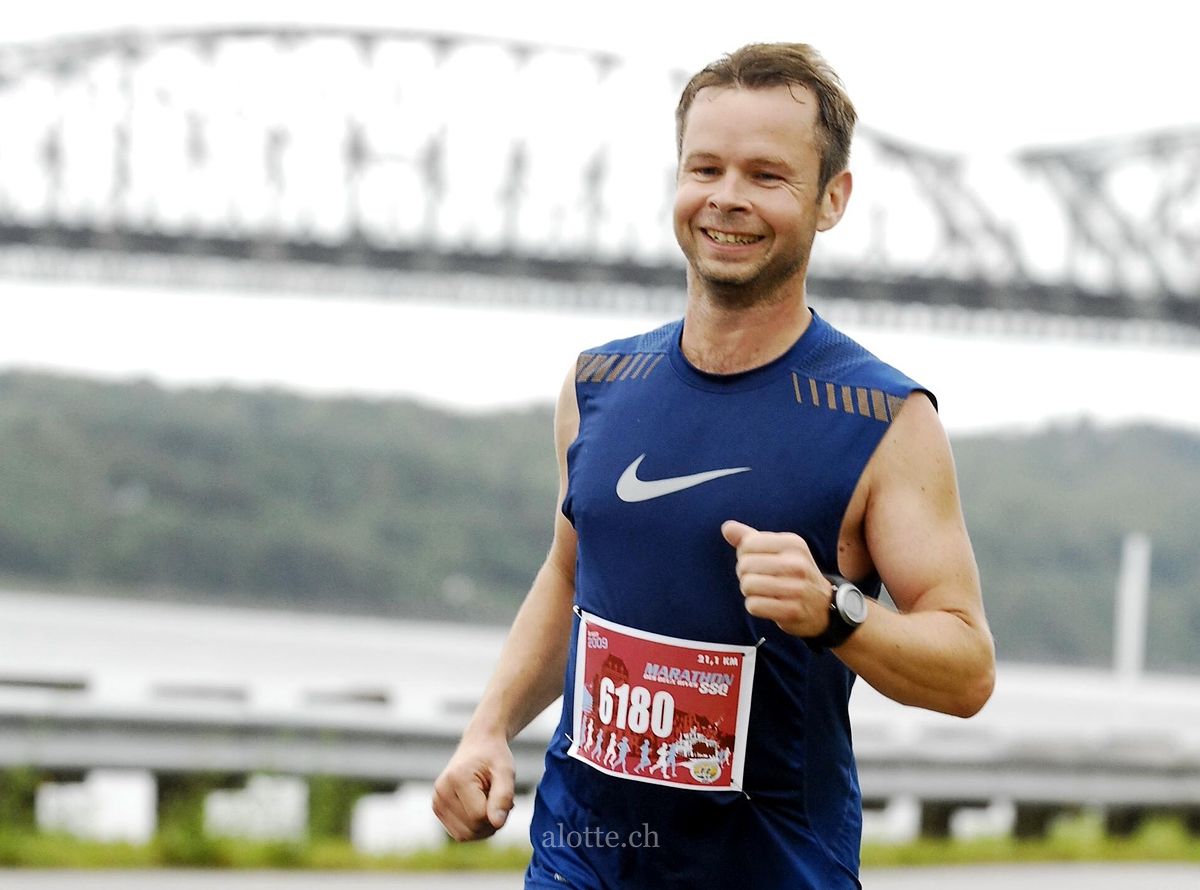 Martin Potter running Quebec City Half Marathon 2012