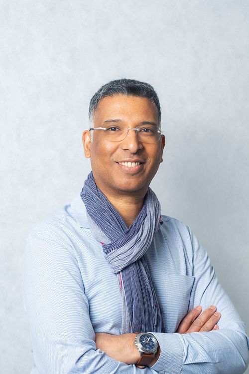 Bonjour, Je suis photographe passionn&eacute;, de portrait professionnel, d'&eacute;v&eacute;nement de vie, noir et blanc  et de mode.