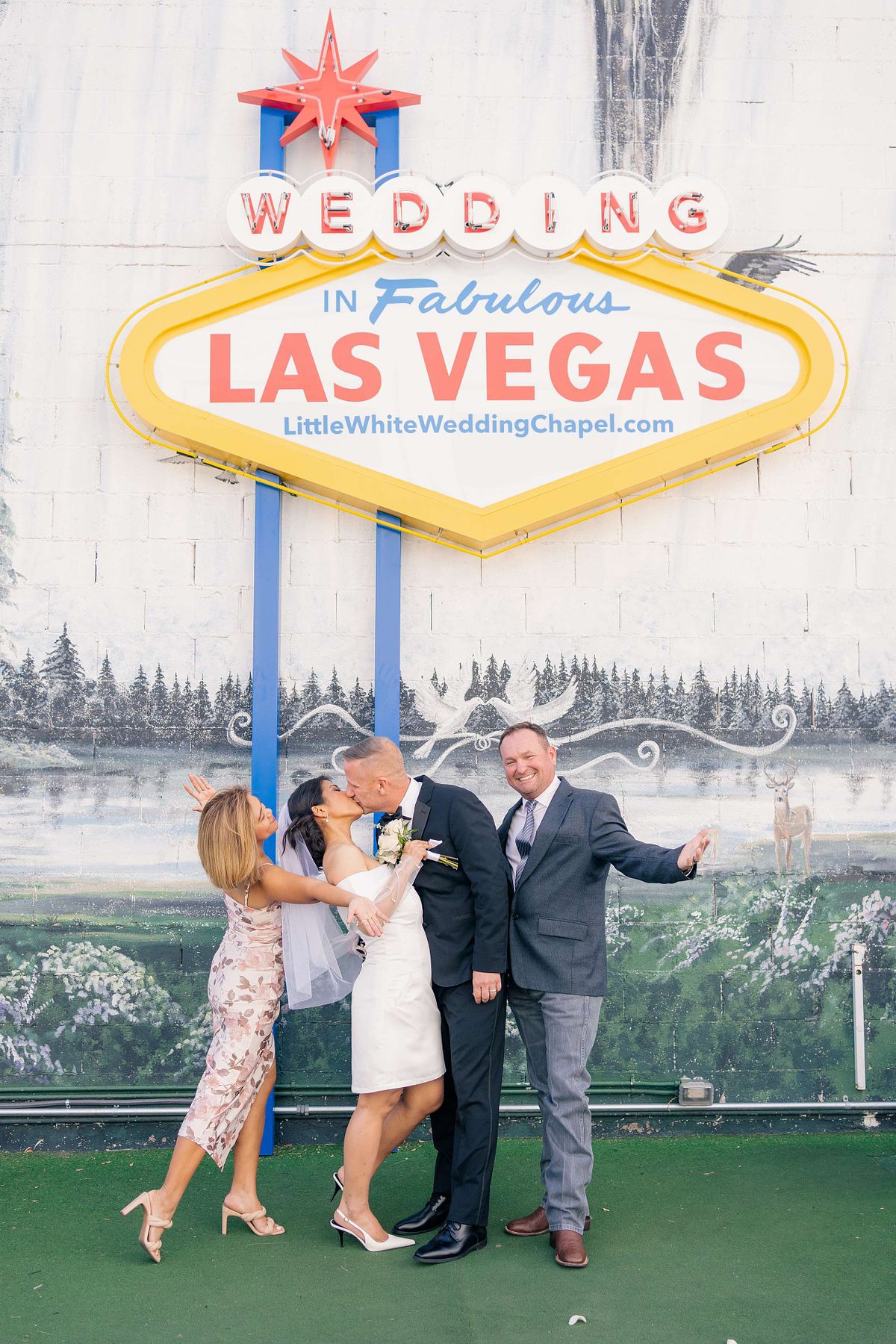 Little White Chapel, Las Vegas Nevada (Elopement)