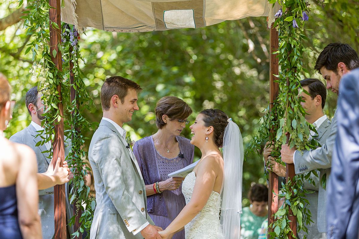 groom-and-bride-meeting