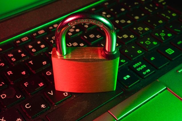 Bloqueo colocado en un teclado