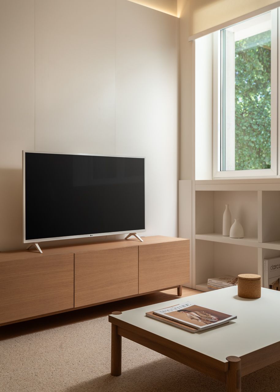 Fotografia de no Apartamento Reabilitado na Av. Roma, Lisboa, projeto do ATELI&Ecirc; 22.