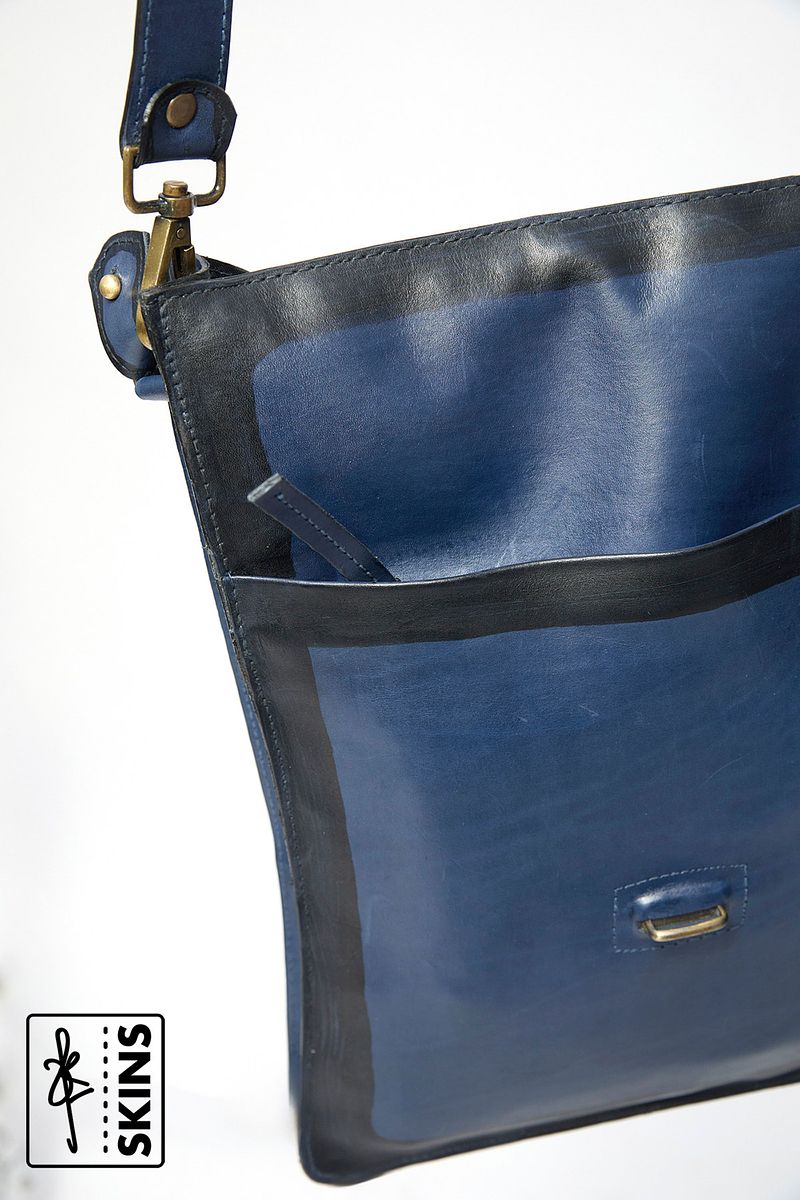 SKINS: Koshā Origin Leather Laptop Vertical Sling Bag