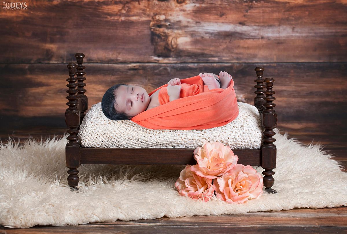 Creative newborn shoot in Delhi
