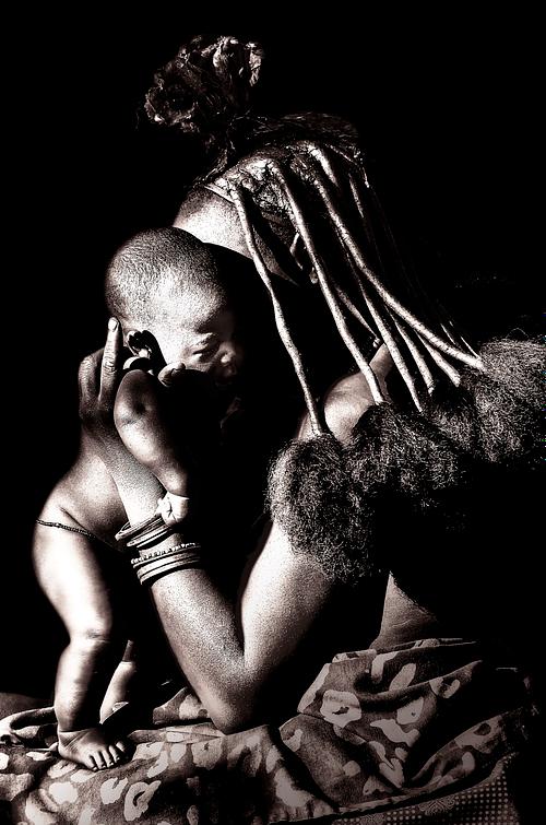 Portrait d'une femme et son enfant Imbas de Namibie