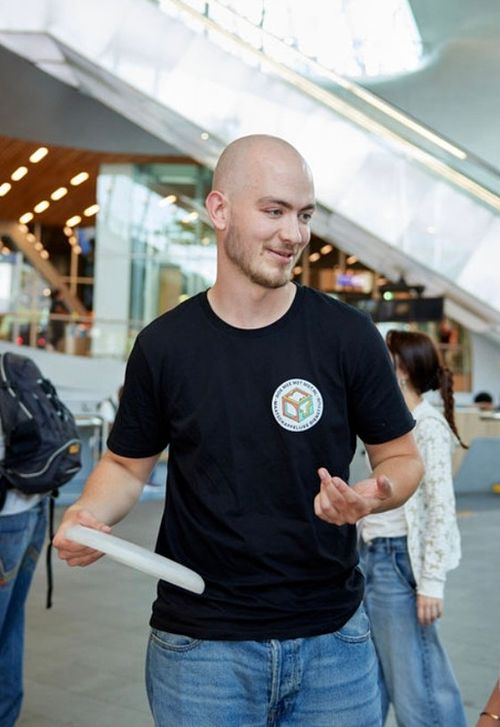 Hoi, ik ben Rick, ofwel RILYC, een fotograaf met  een scherp oog voor de schoonheid in alledaagse dingen.